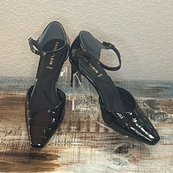 Anne Klein Black Heels with Ankle Strap - Picture 1 of 4